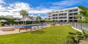 Modern apartment in a well-maintained complex with communal pool and sea views in Portocolom (Thumbnail 1)