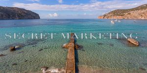 Apartment in need of renovation with sea views in Camp de Mar (Thumbnail 1)