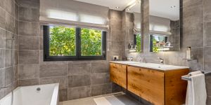 Villa in Cala Vinyas - neuwertiges Anwesen mit schönem Ausblick (Thumbnail 9)