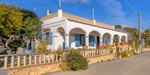 House in Cala Figuera - Mediterranean Property Directly by the Sea (Thumbnail 2)