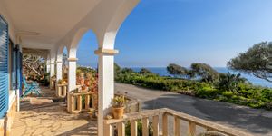 House in Cala Figuera - Mediterranean Property Directly by the Sea (Thumbnail 1)