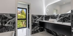 Exkluzivní vila s bazénem v blízkosti moře v Santa Ponsa (Thumbnail 10)