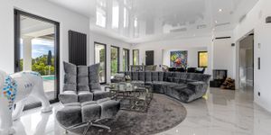 Exkluzivní vila s bazénem v blízkosti moře v Santa Ponsa (Thumbnail 4)