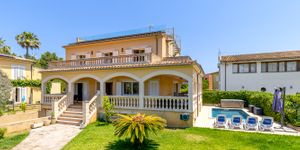 Villa in Alcudia - Stylish property close to the beach with holiday rental licence (Thumbnail 1)