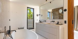 Luxury Villa in Santa Ponsa – Modern Elegance with Sea Views (Thumbnail 10)