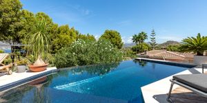 Villa in Santa Ponsa - Renoviertes Anwesen mit Teilmeerblick (Thumbnail 2)