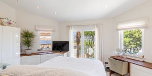 Villa in Santa Ponsa - Renoviertes Anwesen mit Teilmeerblick (Thumbnail 9)