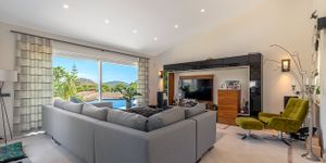 Villa in Santa Ponsa - Renoviertes Anwesen mit Teilmeerblick (Thumbnail 4)