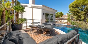 Villa in Santa Ponsa - Renoviertes Anwesen mit Teilmeerblick (Thumbnail 3)