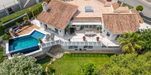 Villa in Santa Ponsa - Renoviertes Anwesen mit Teilmeerblick (Thumbnail 1)