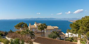 Villa in Bahia Blava - Haus mit Meerblick und Modernisierungspotenzial (Thumbnail 1)