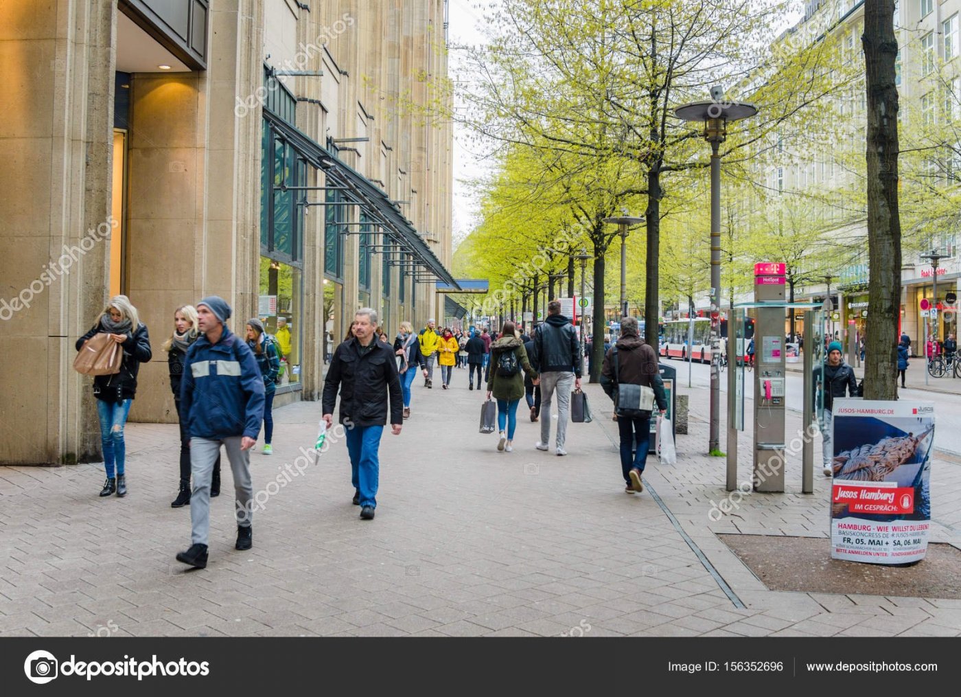 depositphotos_156352696-stock-photo-people-walking-on-the-pavement.thumb.jpg.0d34e70791b878549eee5e8af22e6099.jpg