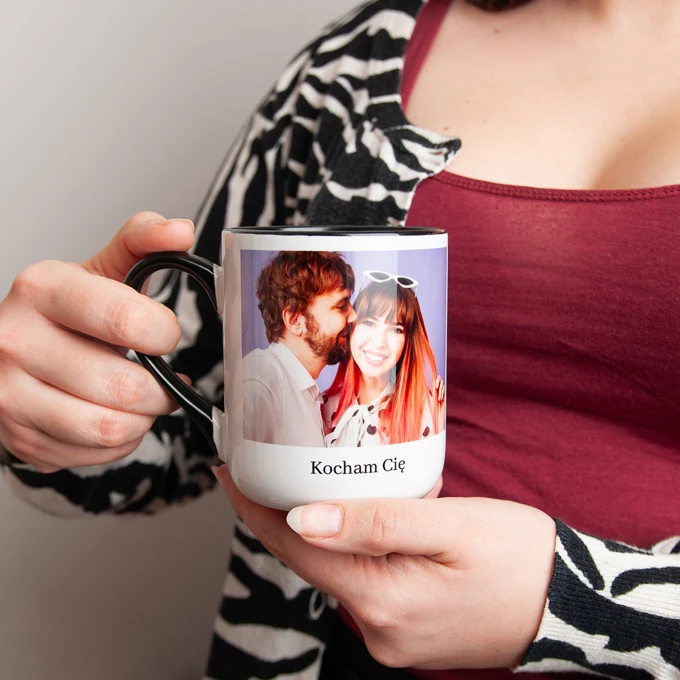 Personalizowany kubek ze zdjęciem podpisem czarny środek i uchwyt
