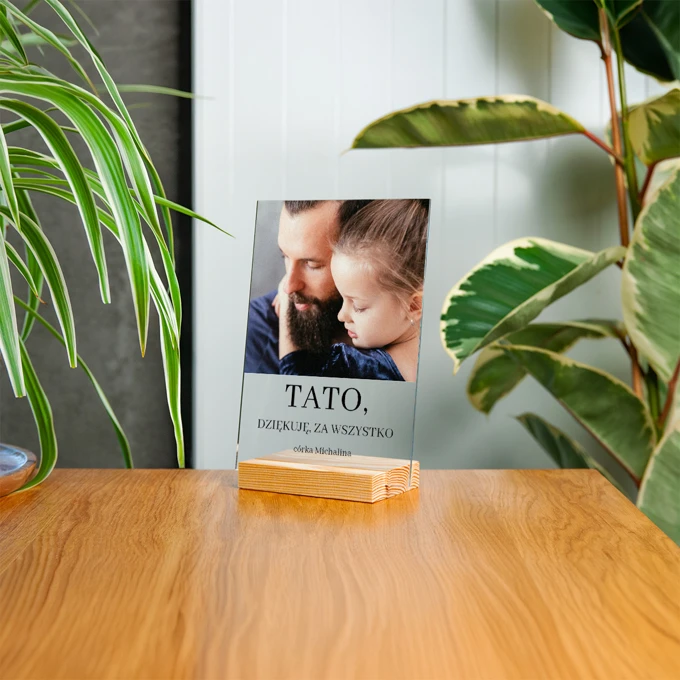 Prezent dla Taty na Dzień Ojca statuetka ze zdjęciem i dedykacją na szkle 15x21 cm
