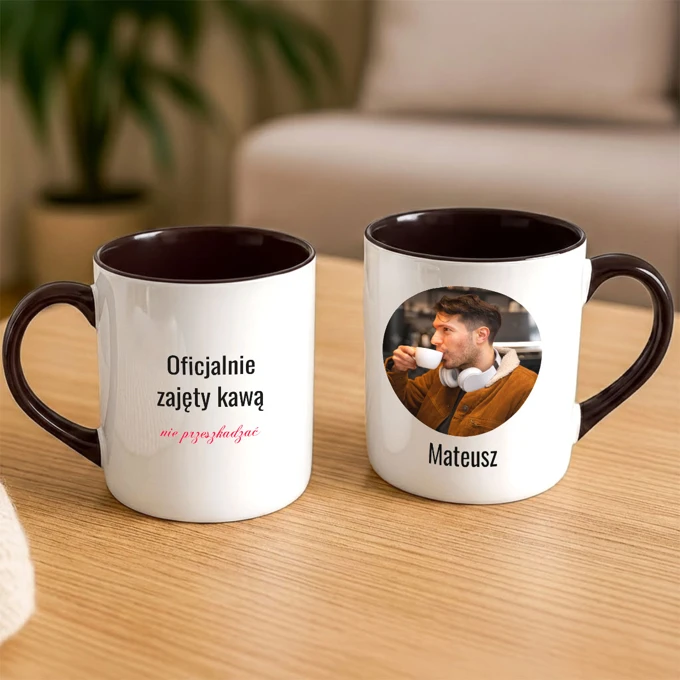 Zabawny prezent dla niego kubek ze zdjęciem imieniem czarne wnętrze ucho