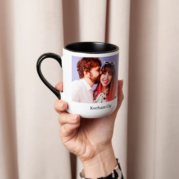 Personalizowany kubek ze zdjęciem podpisem czarny środek i uchwyt