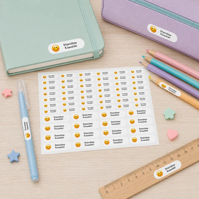 Wodoodporne naklejki imienne na przybory szkolne arkusz 58 sztuk emoji uśmiech
