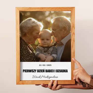 Nasz Pierwszy Dzień Babci i Dziadka prezent dla Dziadków wydruk zdjęcia na płótnie w dębowej ramie 30x40 cm