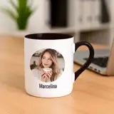 Kubek ze zdjęciem i własnym napisem imieniem zabawny prezent z czarnym wnętrzem i uchem