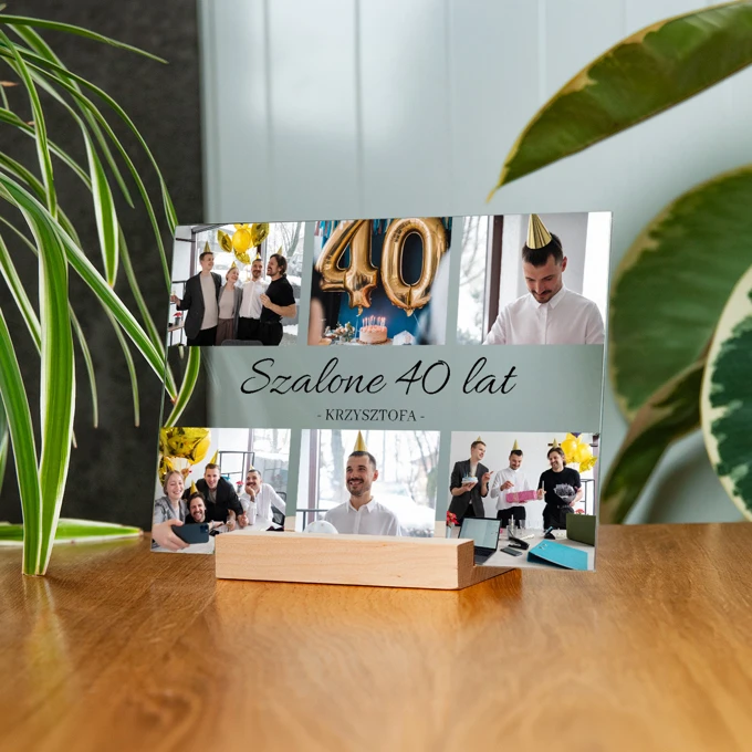 Wydruk na szkle akrylowym statuetka ze zdjęć prezent na 40 urodziny czterdziestkę 21x15 cm