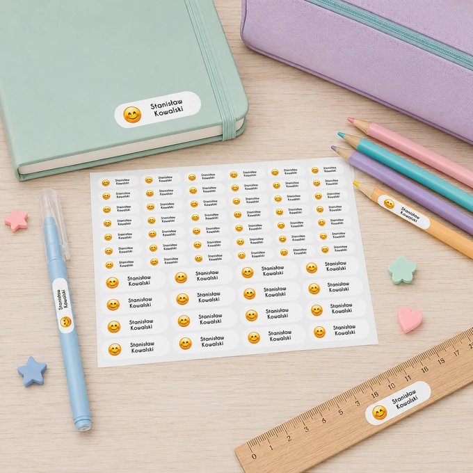 Wodoodporne naklejki imienne na przybory szkolne arkusz 58 sztuk emoji uśmiech