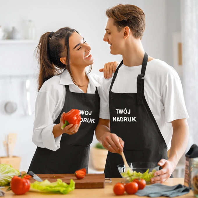 Fartuch kuchenny z Twoim nadrukiem czarny z tekstem logo