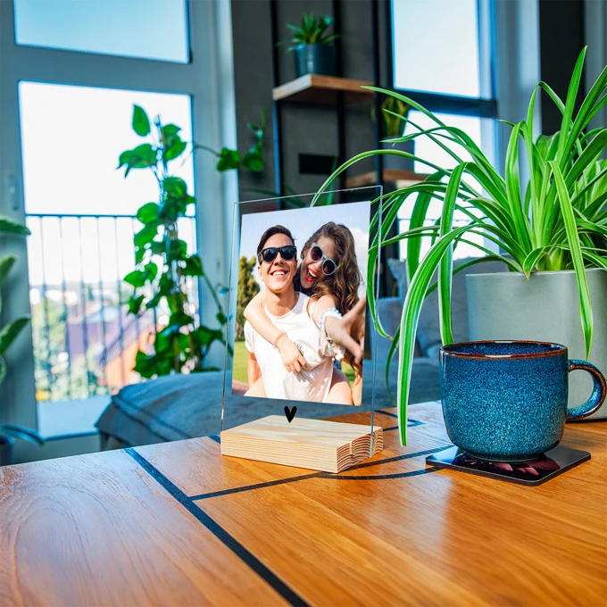 Ramka ze zdjęciem na szkle akrylowym dla zakochanych 15x21 cm