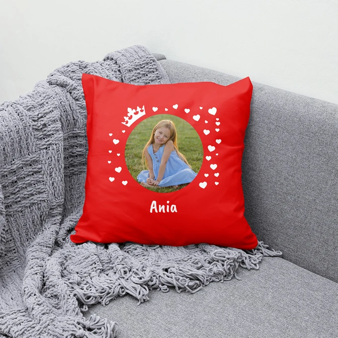 Personalizowana poduszka czerwona ze zdjęciem prezent na Dzień Dziecka