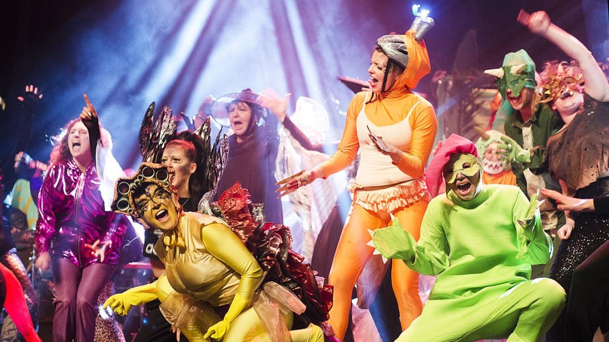 Bild till evenamnget Prova på dans, rörelse och fysisk teater med Bataljonen (från 15 år)