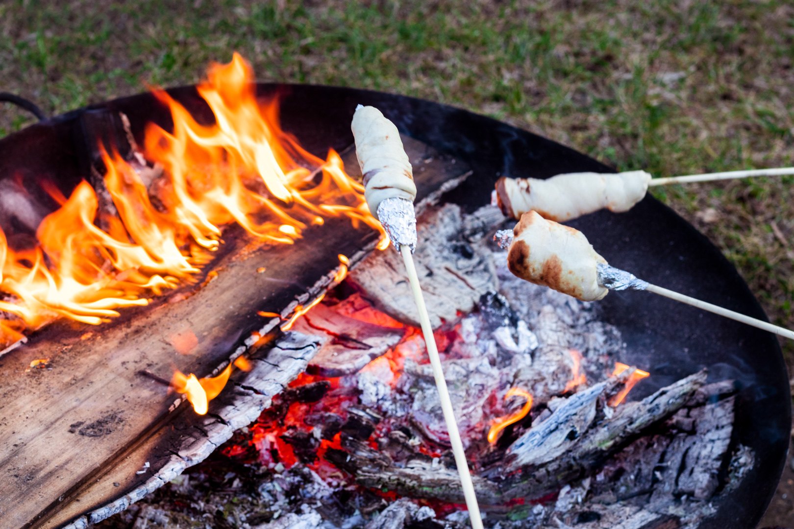 KUNOS KIDS CLUB!  🔥 Stick bread - a crispy treat by the fire