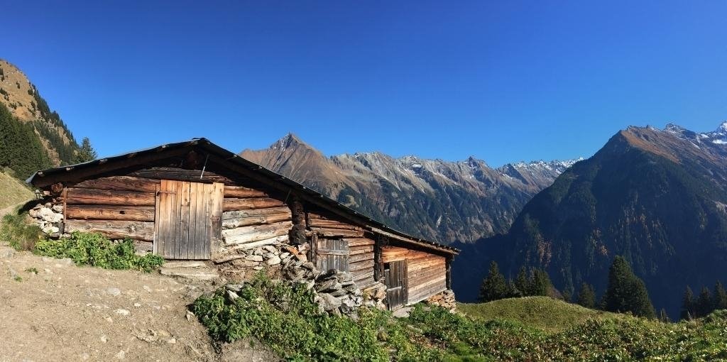 Alpine pasture tour in the mountaineering village