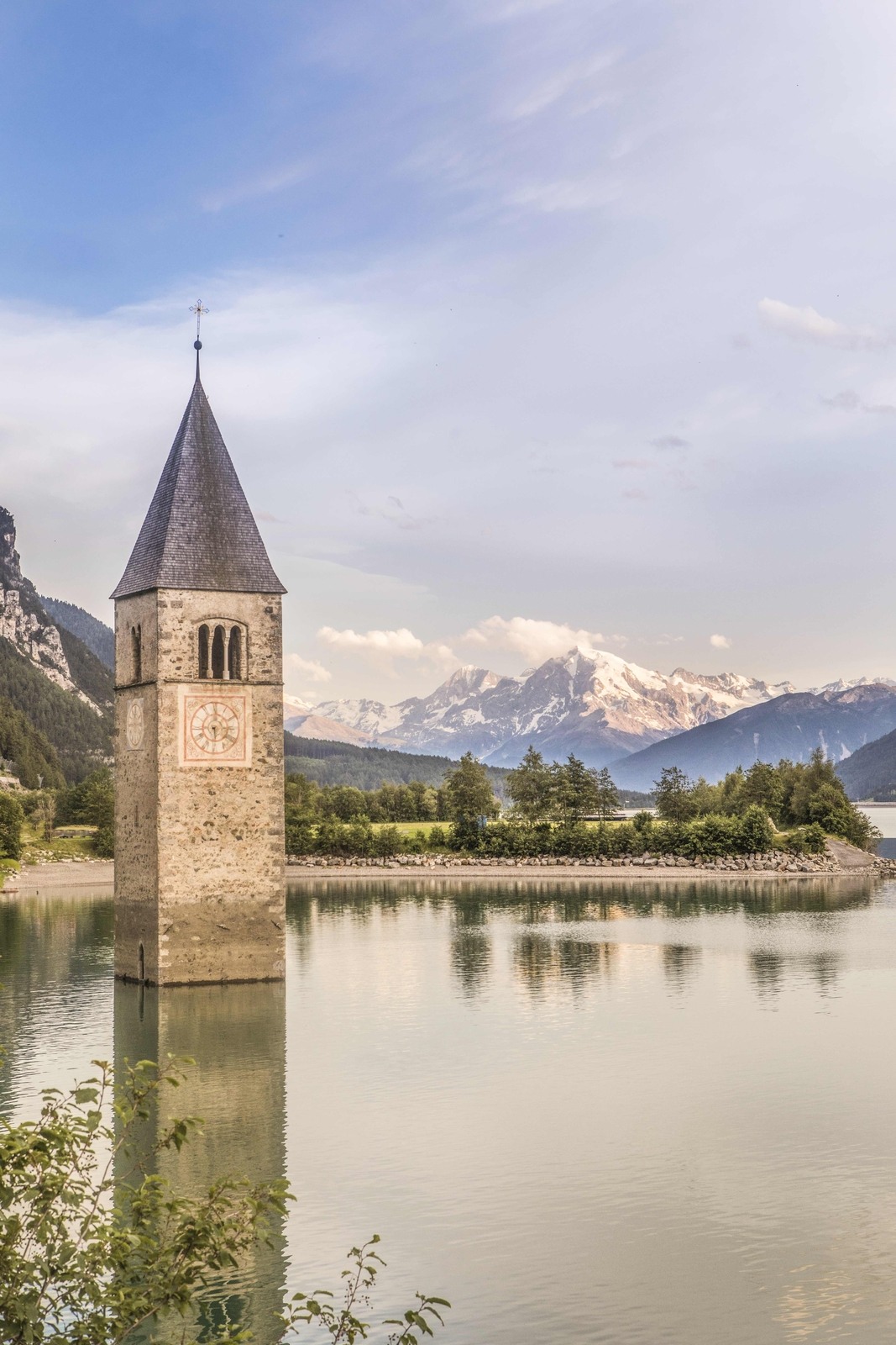 The church tower in Lake Reschen: guided tour by the lake