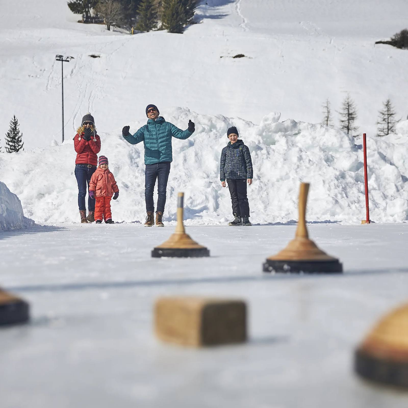 Eislaufen & Eisstockschießen in See – Winter auf dem Eis