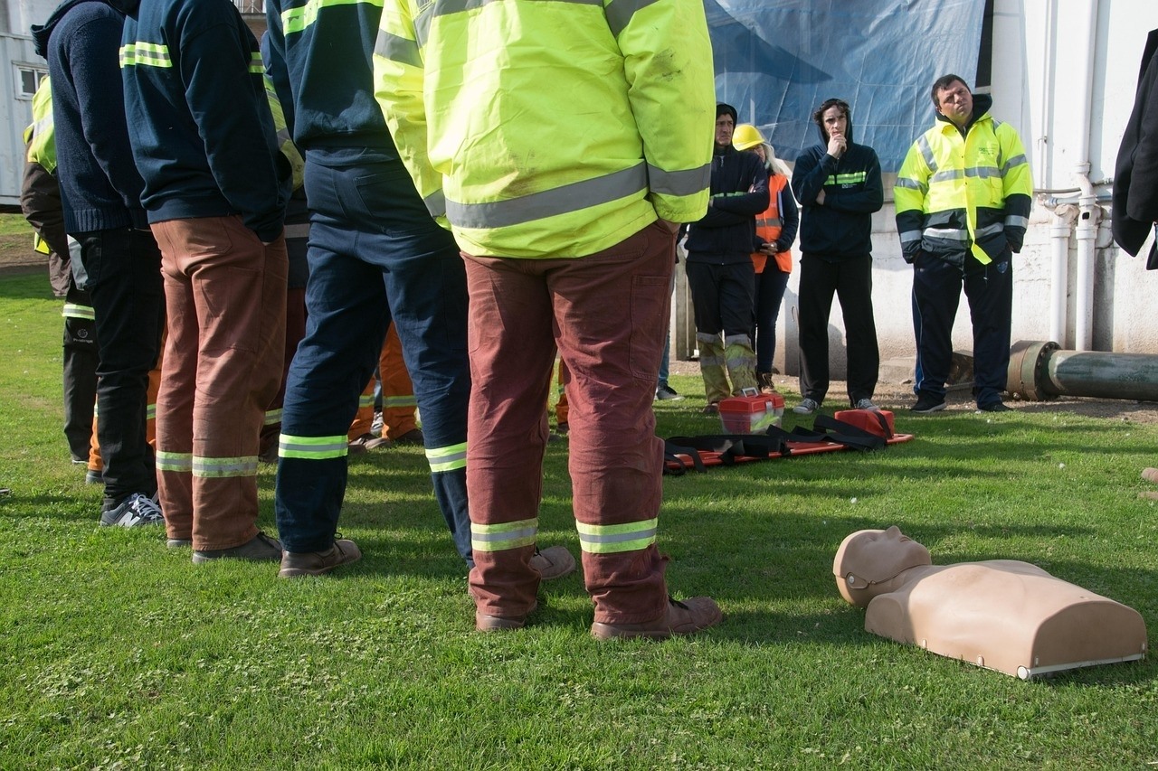 Erste Hilfe Mensch / Outdoor First Aid Academy
Notfalltraining für Reiter, Fahrer und Säumer – der etwas
andere Kurs