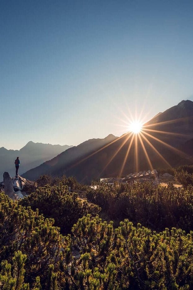 1** Sunrise tour