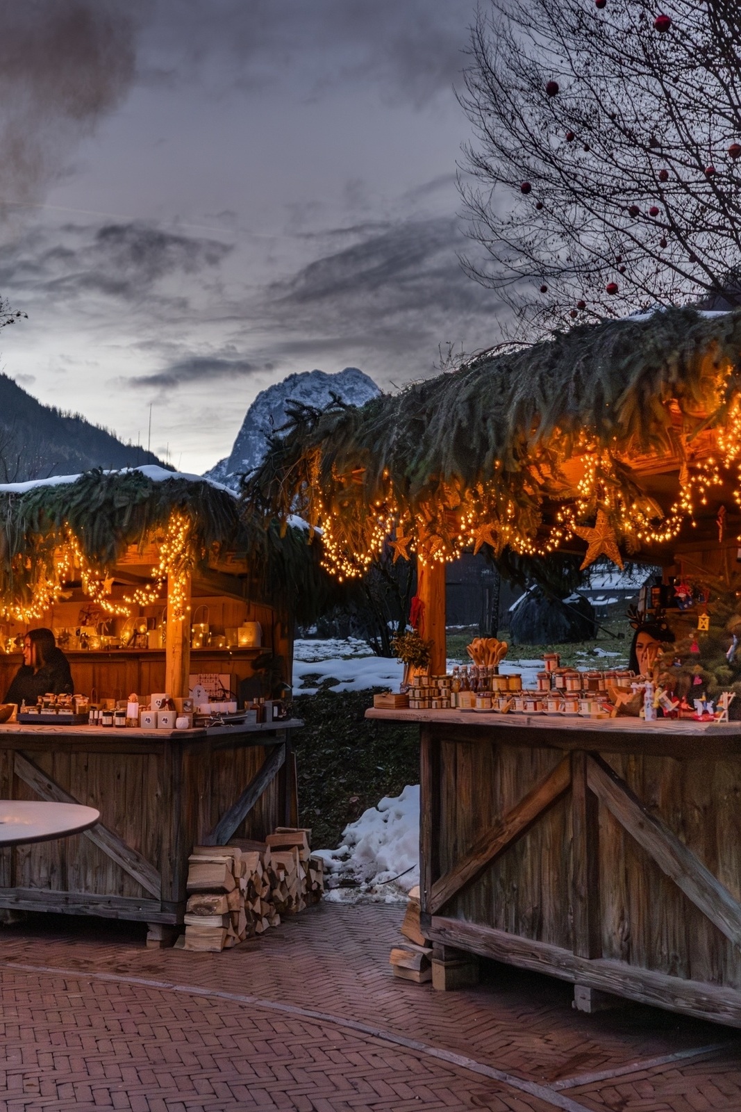Christmas market in the courtyard: a feast for the senses