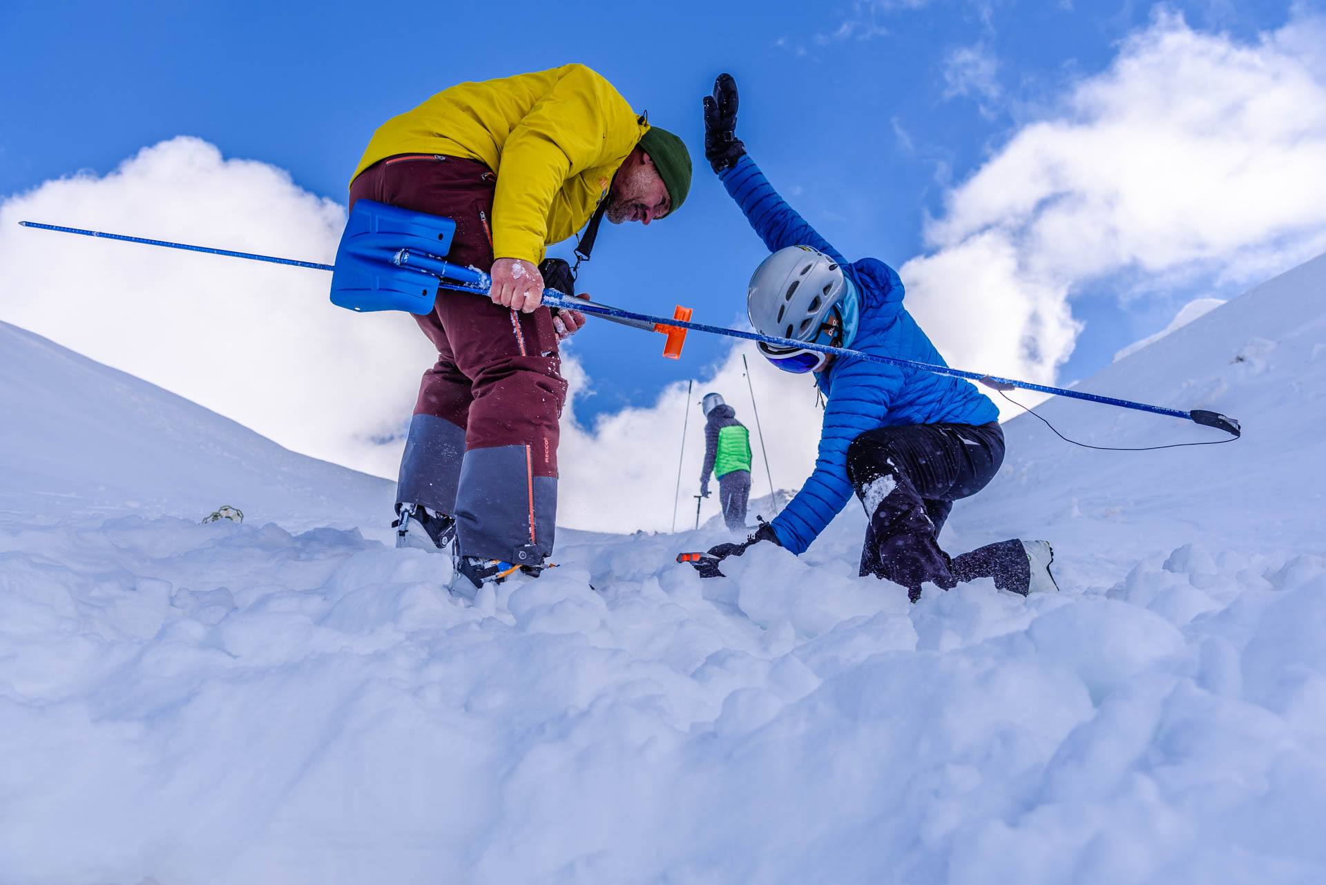 Avalanche courses with a mountain guide