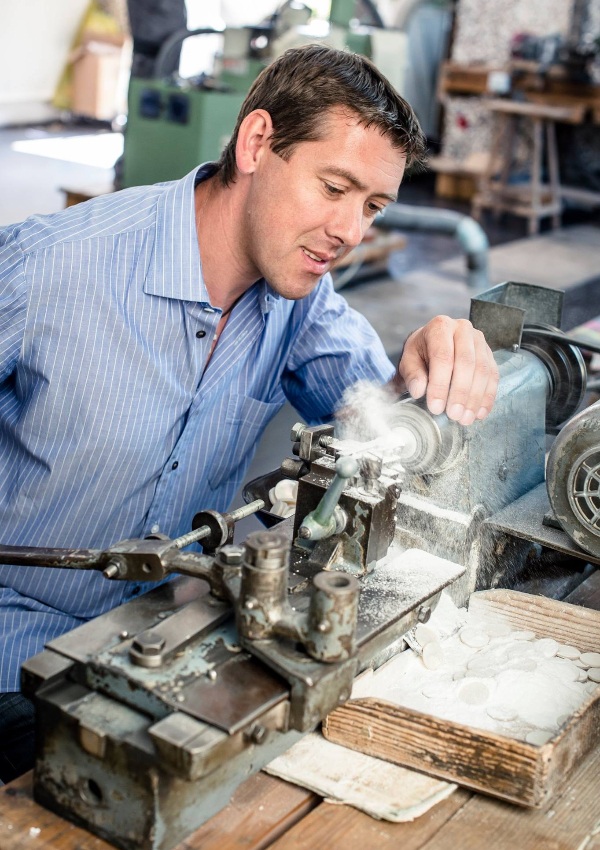 Mother of pearl manufacture