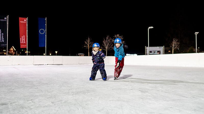 Eislaufen  und Eisstockschießen