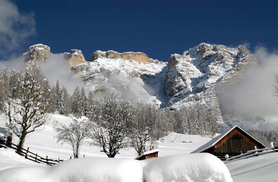 Winterwanderung von Badia durch die Armentara Wiesen