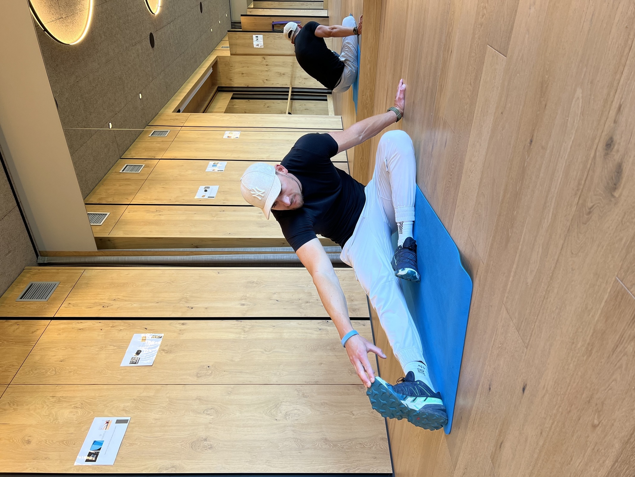 Ganzkörper Stretching mit Fabian im Fitness & Gymnastikraum