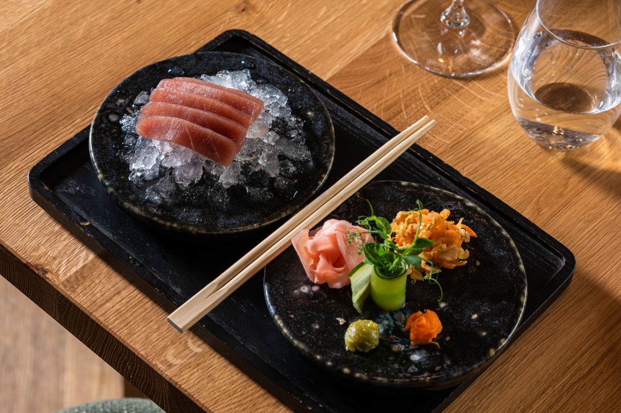 Sushi und Steak im Das Lakes