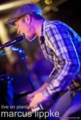 Live music by Marcus Lippke