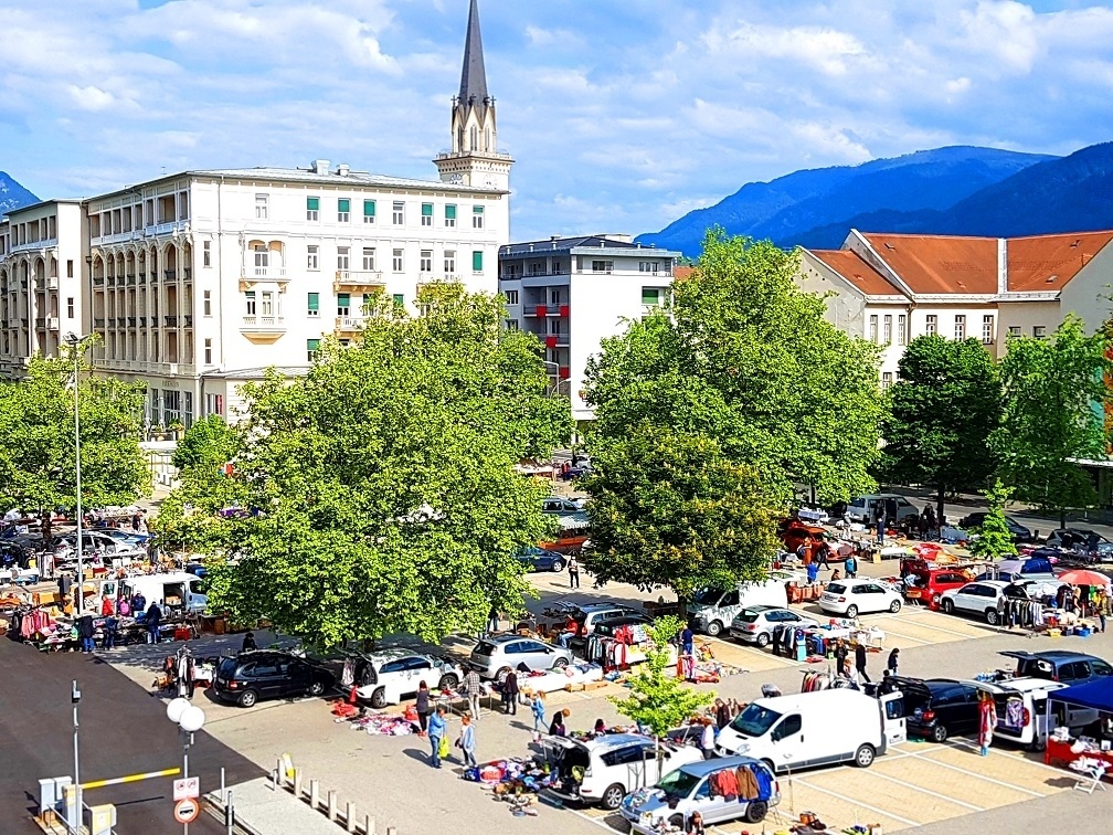 Mercato delle pulci della città di Villach
