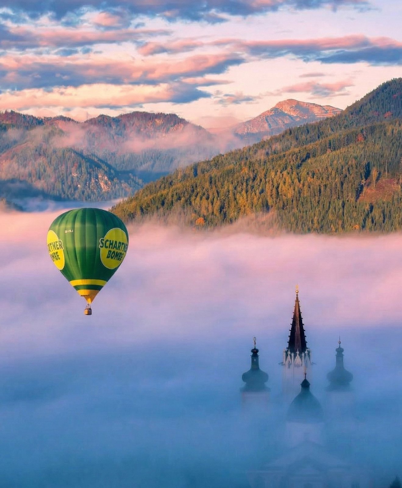 Balloon flight over Mariazell - experience the Alps from the air
