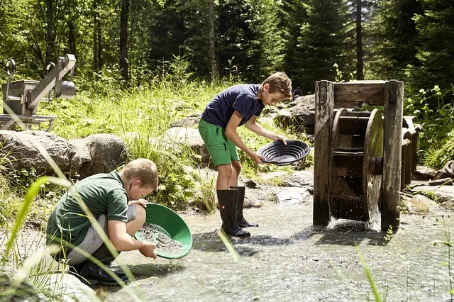 Gold panning in Rauris