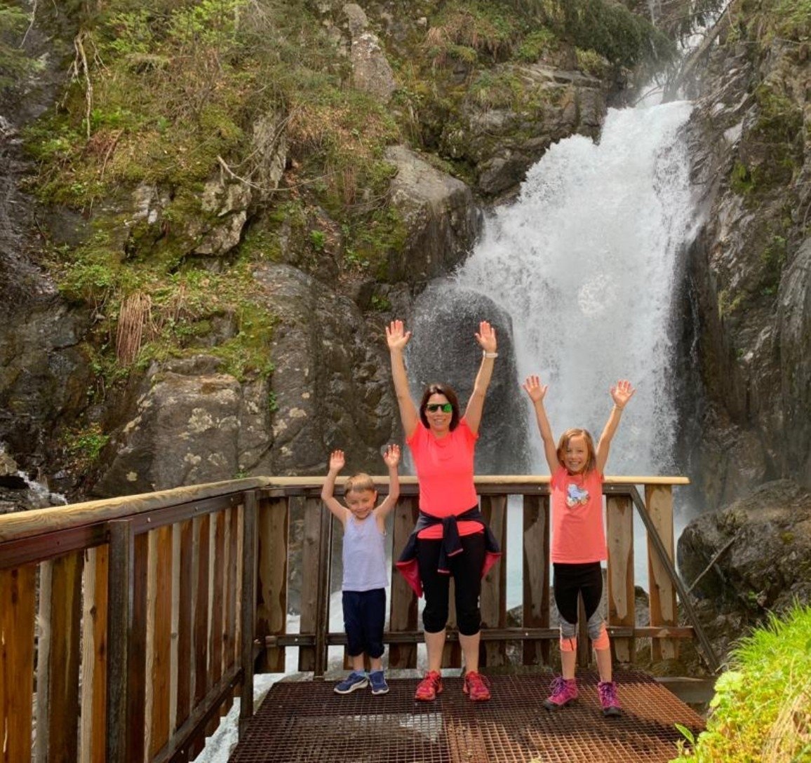 Family hike Celar waterfall
