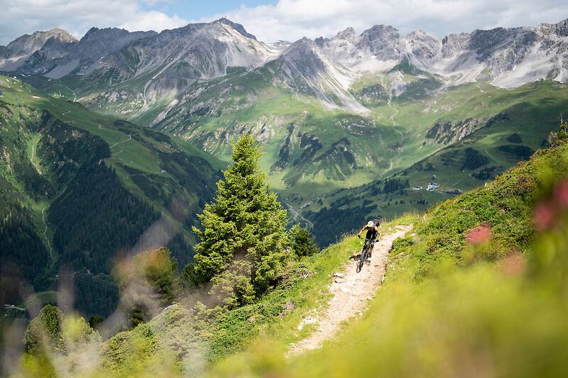 Perfekter Start in den E-Bike- und Hikeurlaub: auf den Sattelkopf