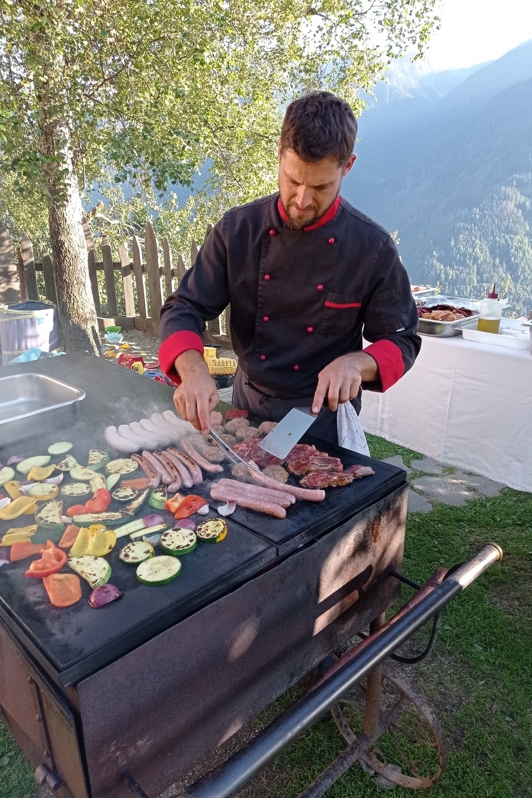 Löchlerhof barbecue evening: enjoyment from the rustic wood grill