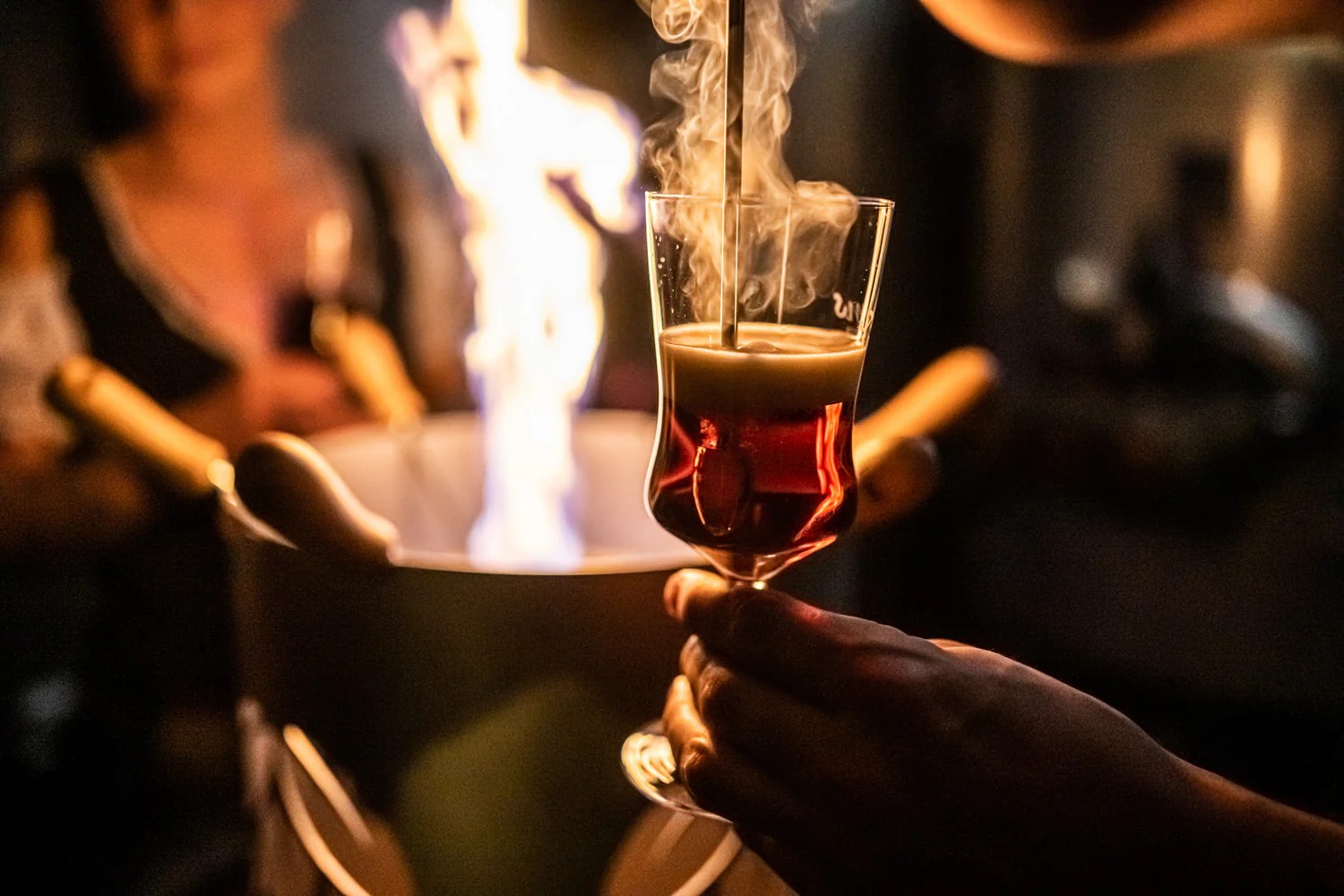 Winter aperitif reception with mulled gin & beer spikes
